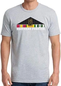 VetFriends.com Vietnam Memorial Brothers Forever Short Sleeve T-Shirt With Service Ribbon And Three Soldiers Statue -Bruce Store 41Gr6pC9W L. AC