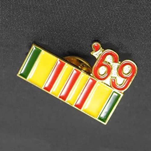 1969 Vietnam Service Ribbon Hat/Lapel Pin 7/8 Inch 3 1969 Vietnam Service Ribbon Hat/Lapel Pin 7/8 Inch - Image 3